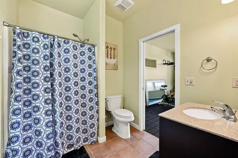 Bath - 21042 Robin Ave, Bend, OR 97703 photo 4 of 6