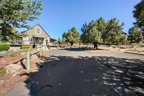 Exterior - 21042 Robin Ave, Bend, OR 97703 photo 6 of 13