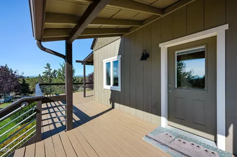 Exterior - 21042 Robin Ave, Bend, OR 97703 photo 8 of 13