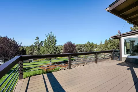 Exterior - 21042 Robin Ave, Bend, OR 97703 photo 10 of 13