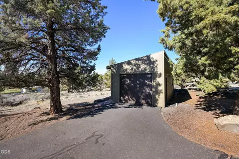 Exterior - 21042 Robin Ave, Bend, OR 97703 photo 13 of 13