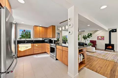 Kitchen - 21042 Robin Ave, Bend, OR 97703 photo 3 of 4