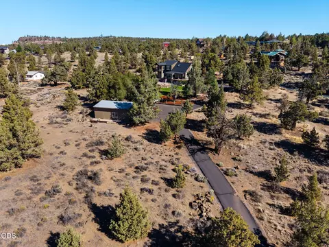 View/Area - 21042 Robin Ave, Bend, OR 97703 photo 2 of 3