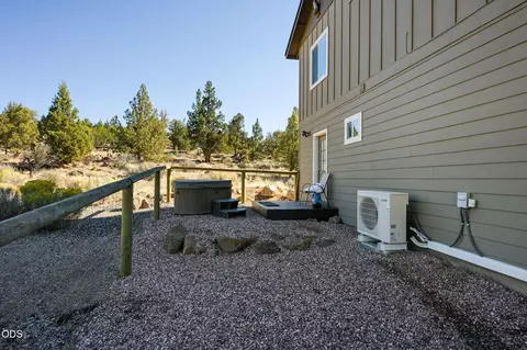 Exterior - 21042 Robin Ave, Bend, OR 97703 photo 11 of 13