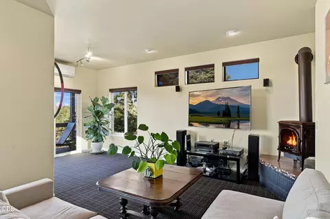Living - 21042 Robin Ave, Bend, OR 97703 photo 5 of 5