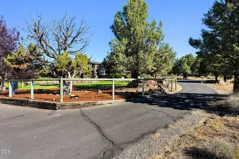 Exterior - 21042 Robin Ave, Bend, OR 97703 photo 1 of 13