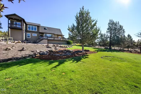 Exterior - 21042 Robin Ave, Bend, OR 97703 photo 3 of 13
