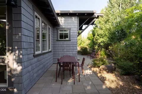 Exterior - 19301 Alianna Loop, Bend, OR 97702 photo 1 of 4