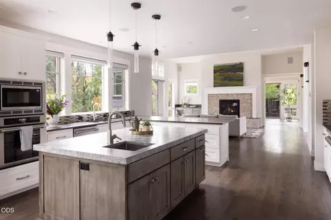 Kitchen - 19301 Alianna Loop, Bend, OR 97702 photo 3 of 4