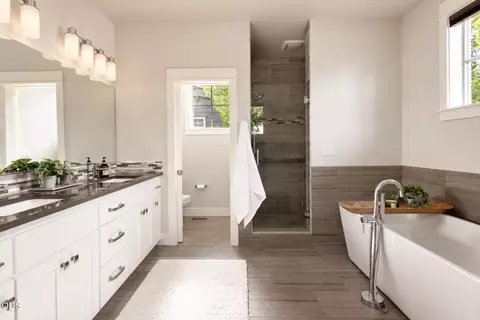 Bath - 19301 Alianna Loop, Bend, OR 97702 photo 1 of 6