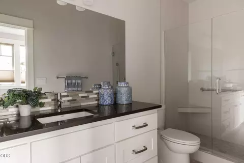 Bath - 19301 Alianna Loop, Bend, OR 97702 photo 6 of 6