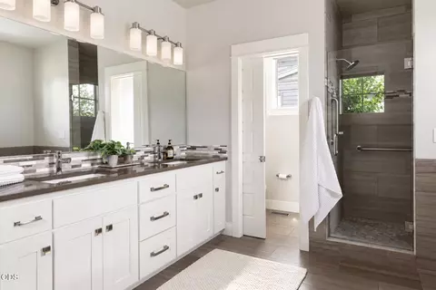 Bath - 19301 Alianna Loop, Bend, OR 97702 photo 2 of 6