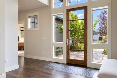 Entry Way - 19301 Alianna Loop, Bend, OR 97702 photo 3 of 5