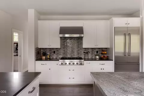 Kitchen - 19301 Alianna Loop, Bend, OR 97702 photo 2 of 4