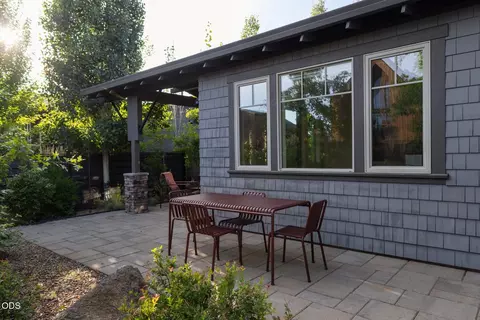 Exterior - 19301 Alianna Loop, Bend, OR 97702 photo 2 of 4
