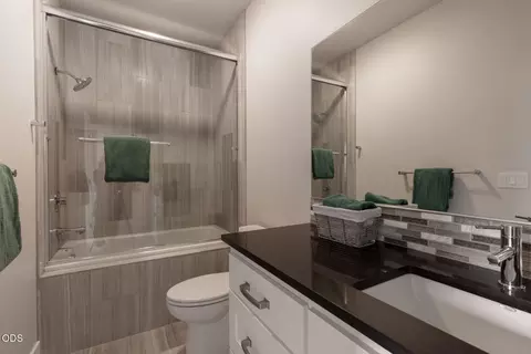 Bath - 19301 Alianna Loop, Bend, OR 97702 photo 5 of 6