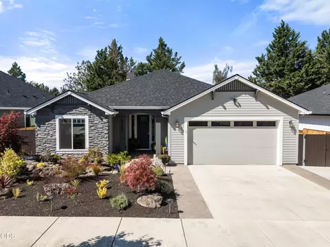 2833 Caldera Ln, Medford, OR 97504