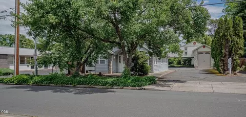 11 Tripp St, Medford, OR 97504