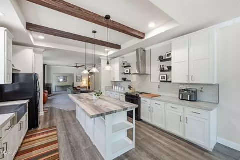 Kitchen - 52465 Ammon Rd, La Pine, OR 97739 photo 3 of 6