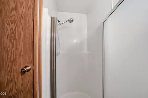 Bath - 52465 Ammon Rd, La Pine, OR 97739 photo 6 of 6