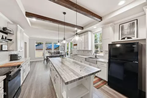 Kitchen - 52465 Ammon Rd, La Pine, OR 97739 photo 2 of 6