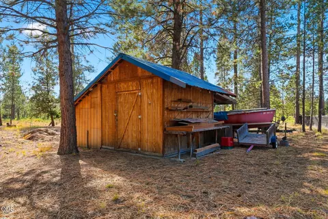 Exterior - 52465 Ammon Rd, La Pine, OR 97739 photo 6 of 9