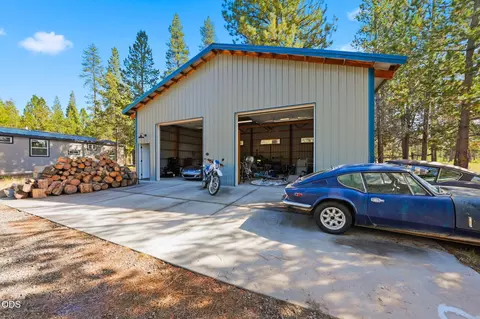 Exterior - 52465 Ammon Rd, La Pine, OR 97739 photo 3 of 9