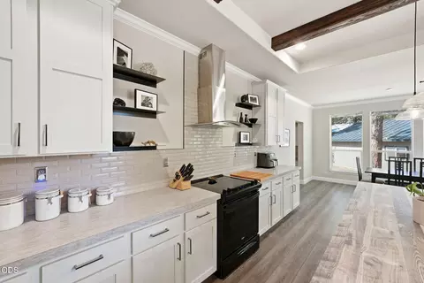 Kitchen - 52465 Ammon Rd, La Pine, OR 97739 photo 4 of 6
