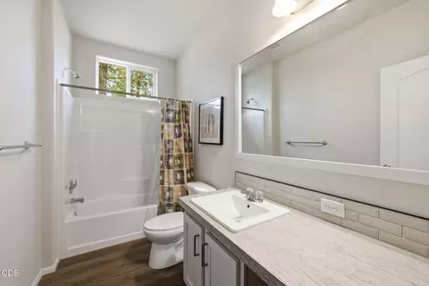 Bath - 52465 Ammon Rd, La Pine, OR 97739 photo 4 of 6