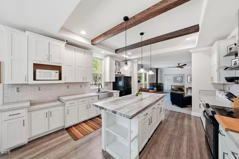 Kitchen - 52465 Ammon Rd, La Pine, OR 97739 photo 5 of 6