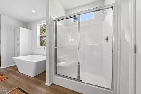 Bath - 52465 Ammon Rd, La Pine, OR 97739 photo 3 of 6