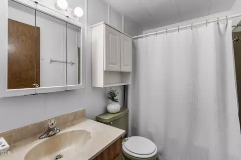 Bath - 60623 River Bend Dr, Bend, OR 97702 photo 2 of 2