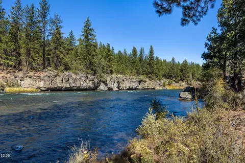 View/Area - 60623 River Bend Dr, Bend, OR 97702 photo 5 of 16
