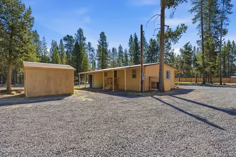 Exterior - 16046 Davis Ave, La Pine, OR 97739 photo 3 of 11