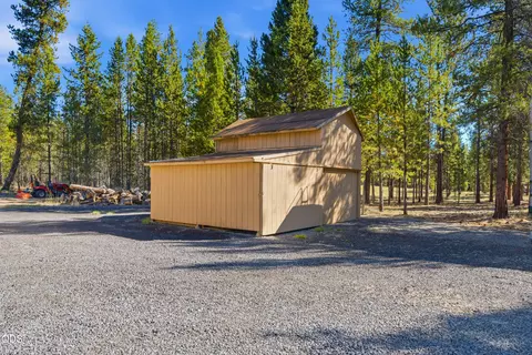 Exterior - 16046 Davis Ave, La Pine, OR 97739 photo 4 of 11