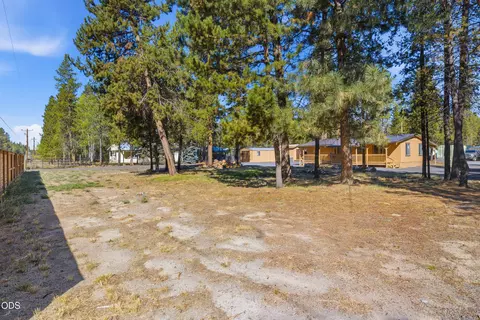 Exterior - 16046 Davis Ave, La Pine, OR 97739 photo 9 of 11