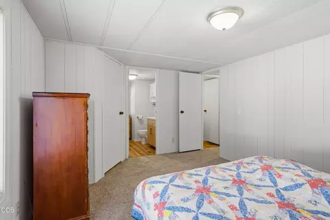 Bedroom - 16046 Davis Ave, La Pine, OR 97739 photo 4 of 4