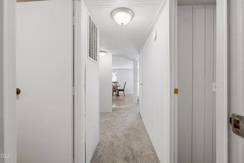 Entry Way - 16046 Davis Ave, La Pine, OR 97739 photo 2 of 3