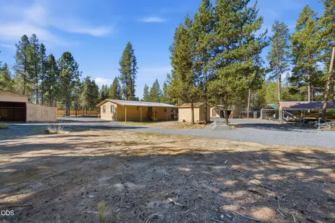 Exterior - 16046 Davis Ave, La Pine, OR 97739 photo 7 of 11