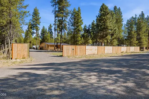 Exterior - 16046 Davis Ave, La Pine, OR 97739 photo 1 of 11
