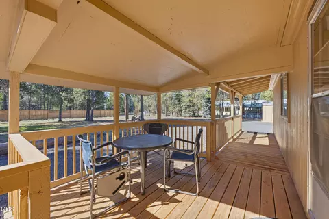Exterior - 16046 Davis Ave, La Pine, OR 97739 photo 2 of 11