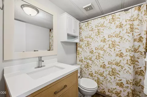 Bath - 16046 Davis Ave, La Pine, OR 97739 photo 1 of 3