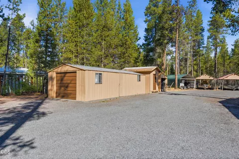 Exterior - 16046 Davis Ave, La Pine, OR 97739 photo 5 of 11
