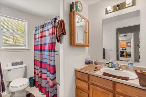Bath - 123 Maple St, Central Point, OR 97502 photo 12 of 12