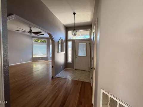Entry Way - 1106 Hampton Dr, Central Point, OR 97502 photo 1 of 1
