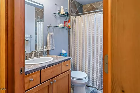Bath - 60947 Garnet St, Bend, OR 97702 photo 5 of 6