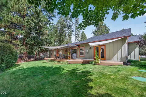 Exterior - 60947 Garnet St, Bend, OR 97702 photo 7 of 11