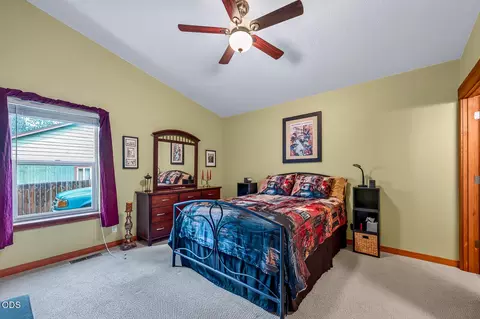 Bedroom - 60947 Garnet St, Bend, OR 97702 photo 5 of 7