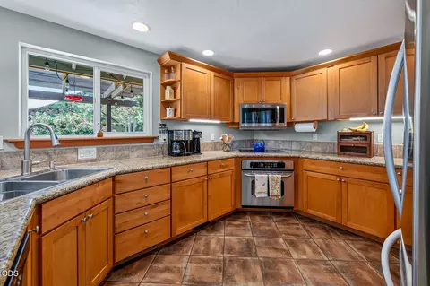Kitchen - 60947 Garnet St, Bend, OR 97702 photo 3 of 3