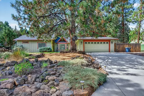 Exterior - 60947 Garnet St, Bend, OR 97702 photo 2 of 11